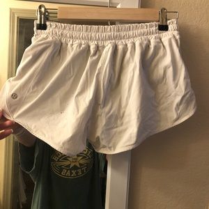 lululemon hotty hot shorts 2.5